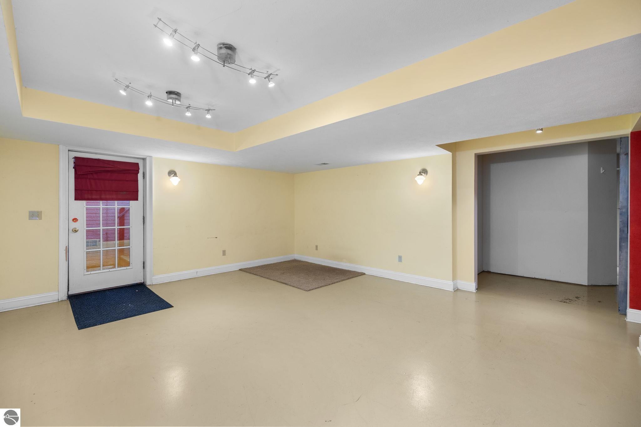 Traverse City, Michigan, 49686, United States, 4 Bedrooms Bedrooms, ,4 BathroomsBathrooms,Residential,Active,1990613