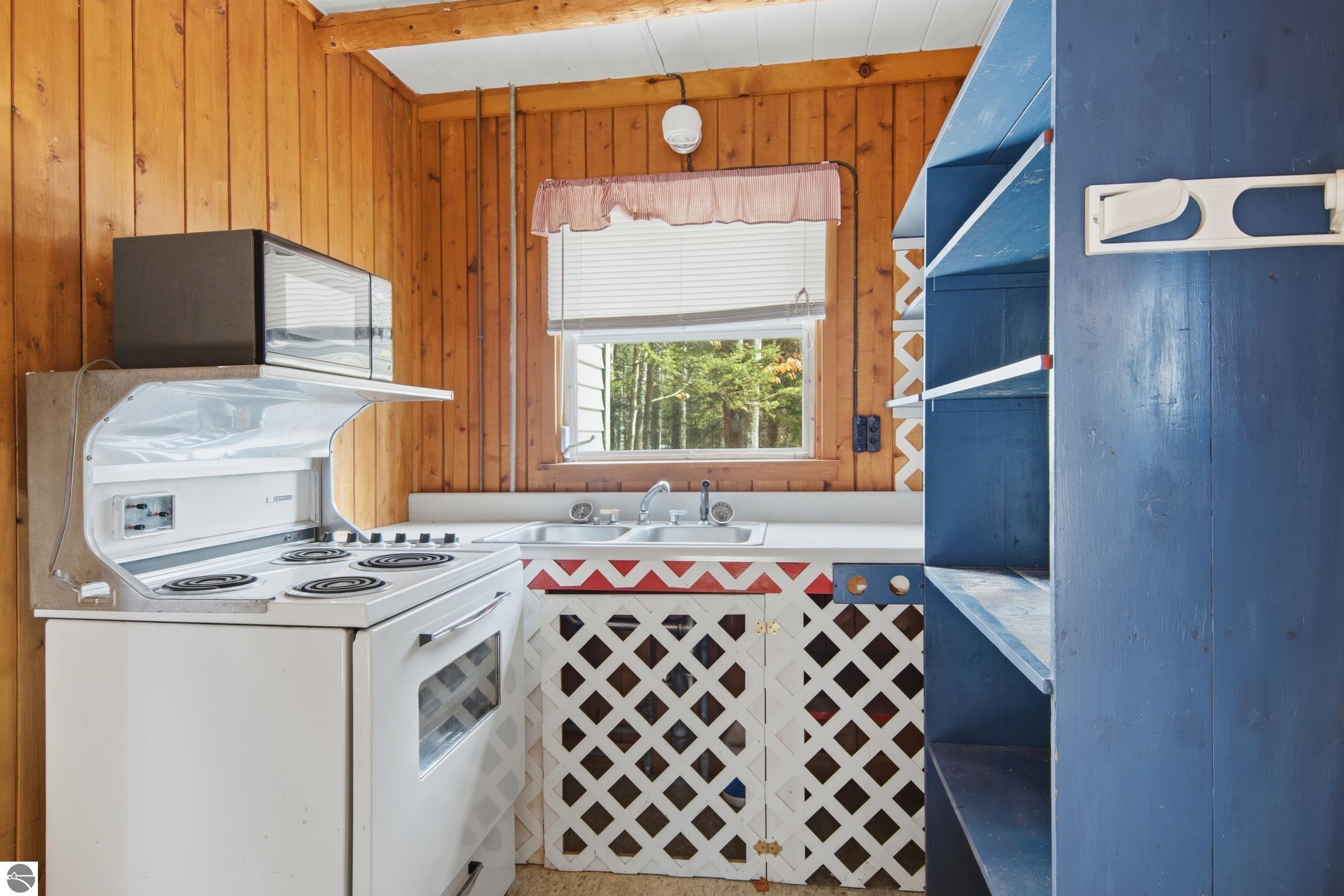 Kewadin, Michigan, 49648, United States, 5 Bedrooms Bedrooms, ,6 BathroomsBathrooms,Residential,Active,2032911