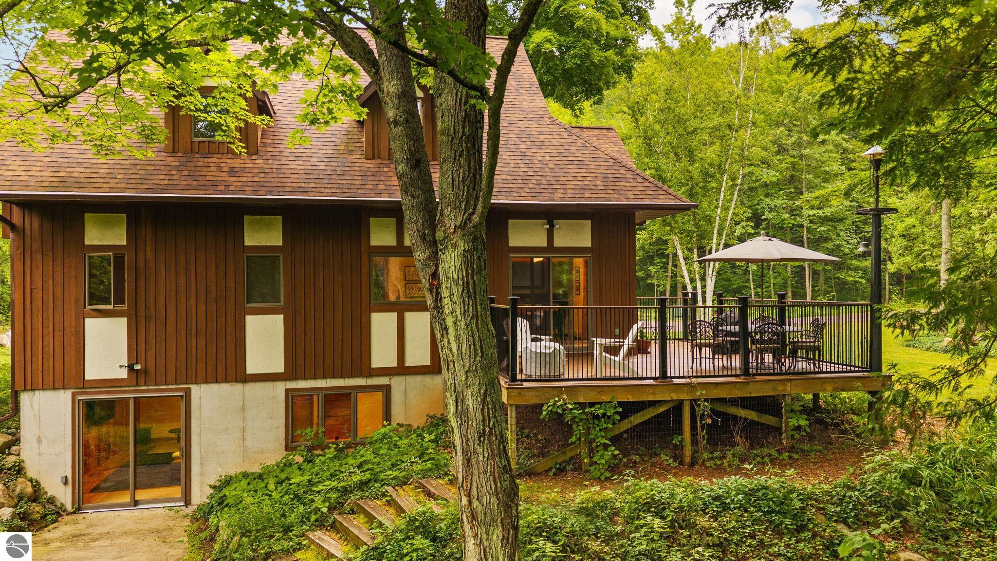 Traverse City, Michigan, 49684, United States, 4 Bedrooms Bedrooms, ,3 BathroomsBathrooms,Residential,Active,1909642