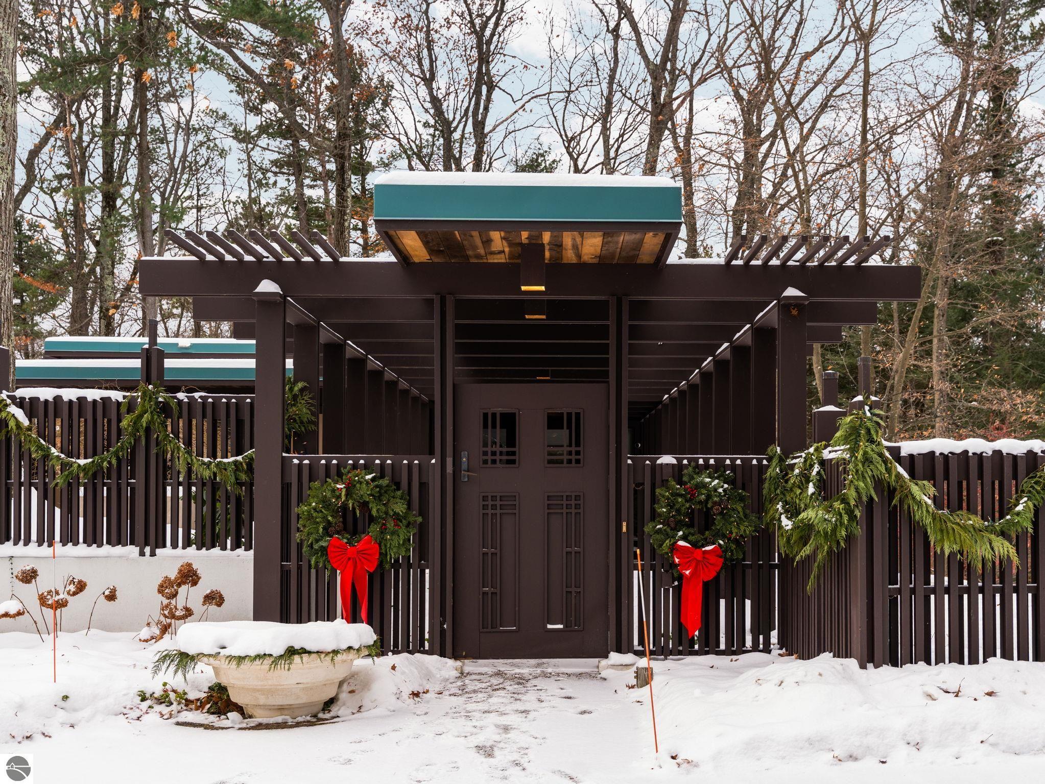 Traverse City, Michigan, 49686, United States, 3 Bedrooms Bedrooms, ,2 BathroomsBathrooms,Residential,Contingent,2007042