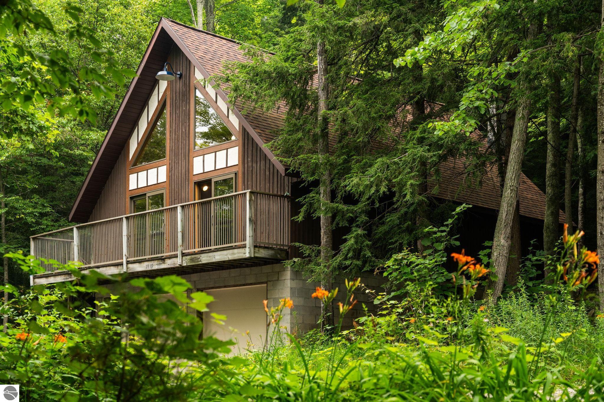 Traverse City, Michigan, 49684, United States, 4 Bedrooms Bedrooms, ,3 BathroomsBathrooms,Residential,Active,1909642