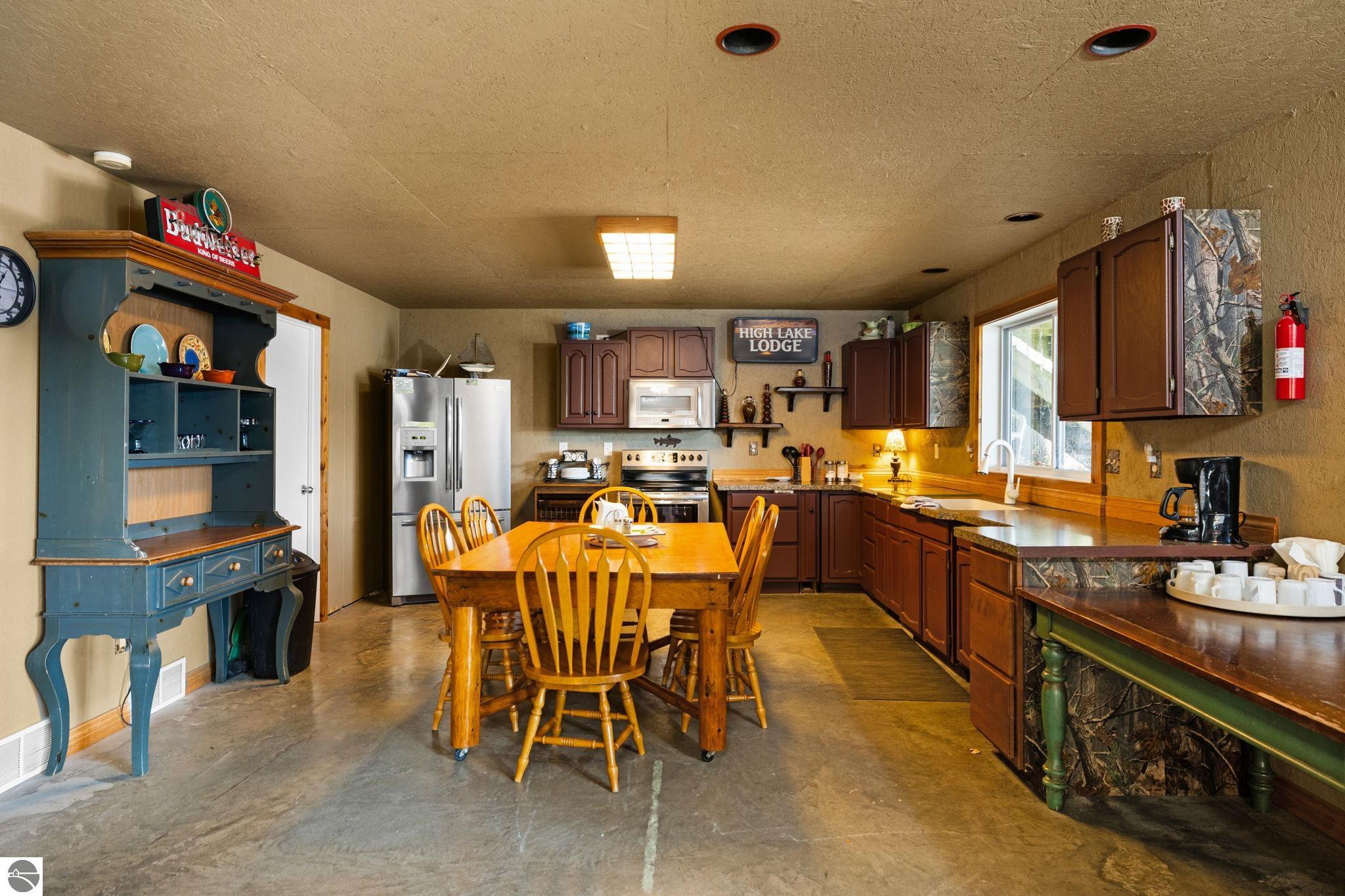 Traverse City, Michigan, 49696, United States, 2 Bedrooms Bedrooms, ,3 BathroomsBathrooms,Residential,Active,1985865