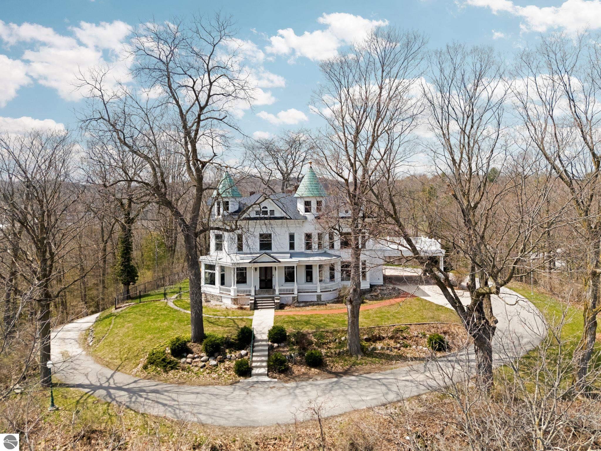 Traverse City, Michigan, 49684, United States, 5 Bedrooms Bedrooms, ,4 BathroomsBathrooms,Residential,Active,2043274