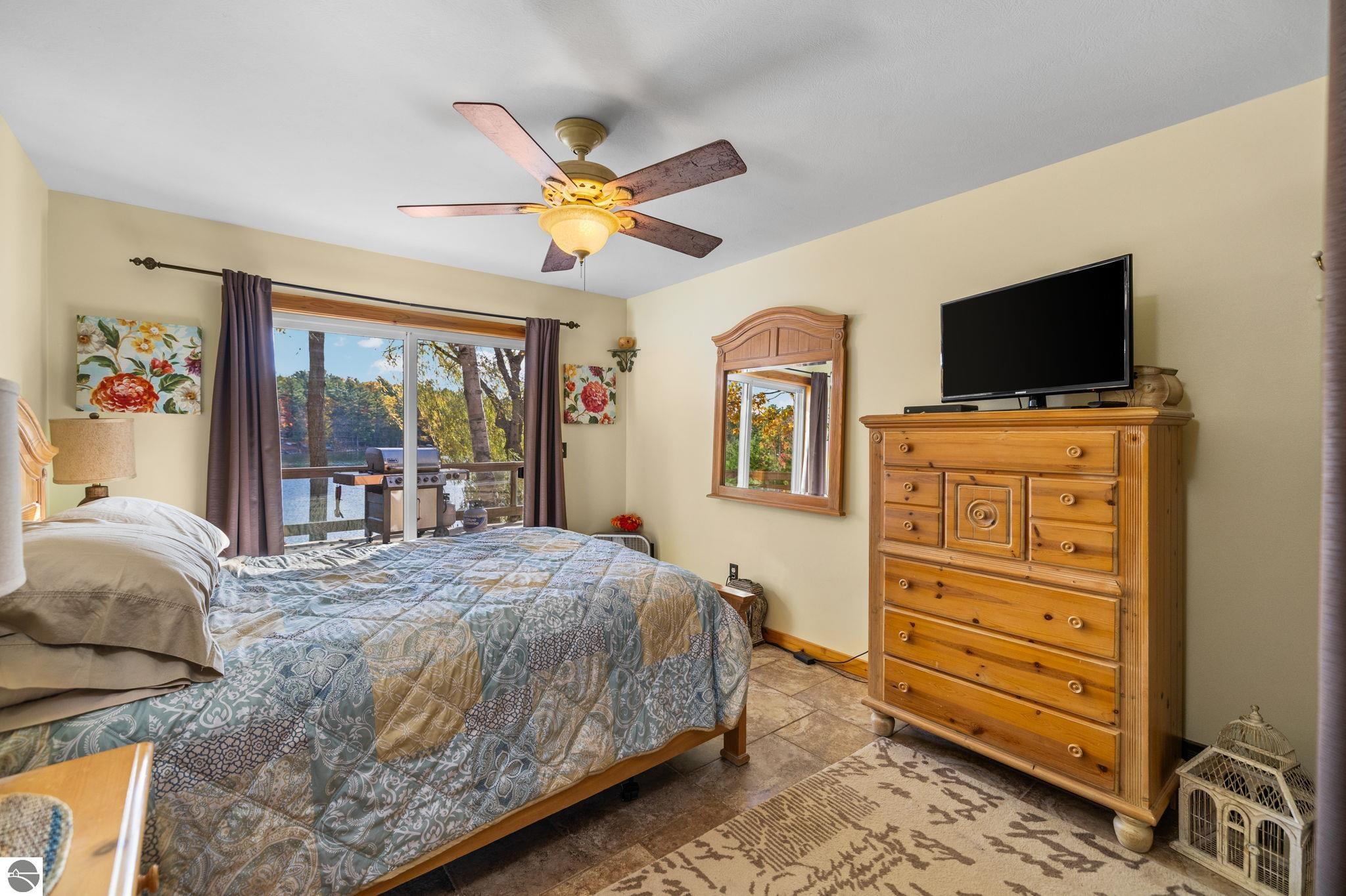 Traverse City, Michigan, 49696, United States, 2 Bedrooms Bedrooms, ,3 BathroomsBathrooms,Residential,Active,1985865