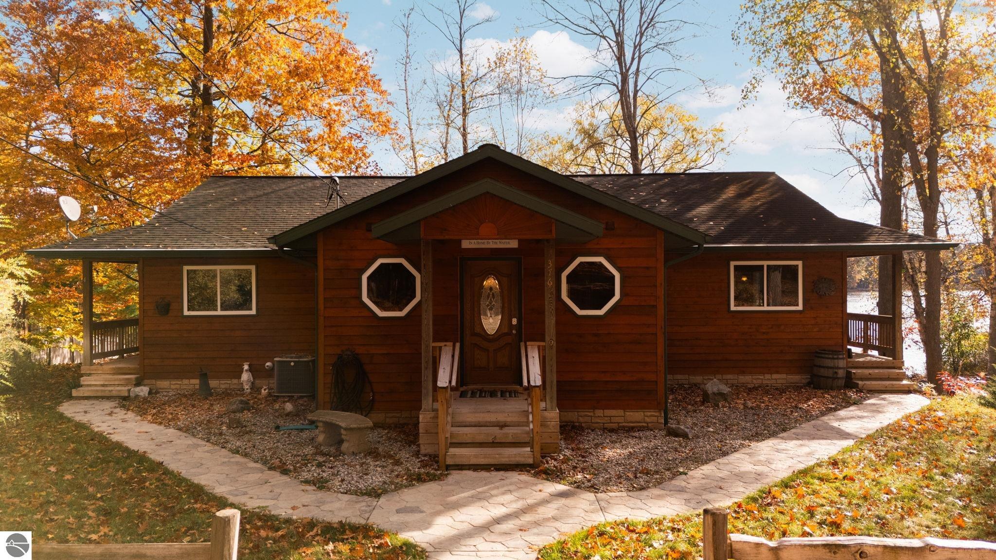 Traverse City, Michigan, 49696, United States, 2 Bedrooms Bedrooms, ,3 BathroomsBathrooms,Residential,Active,1985865