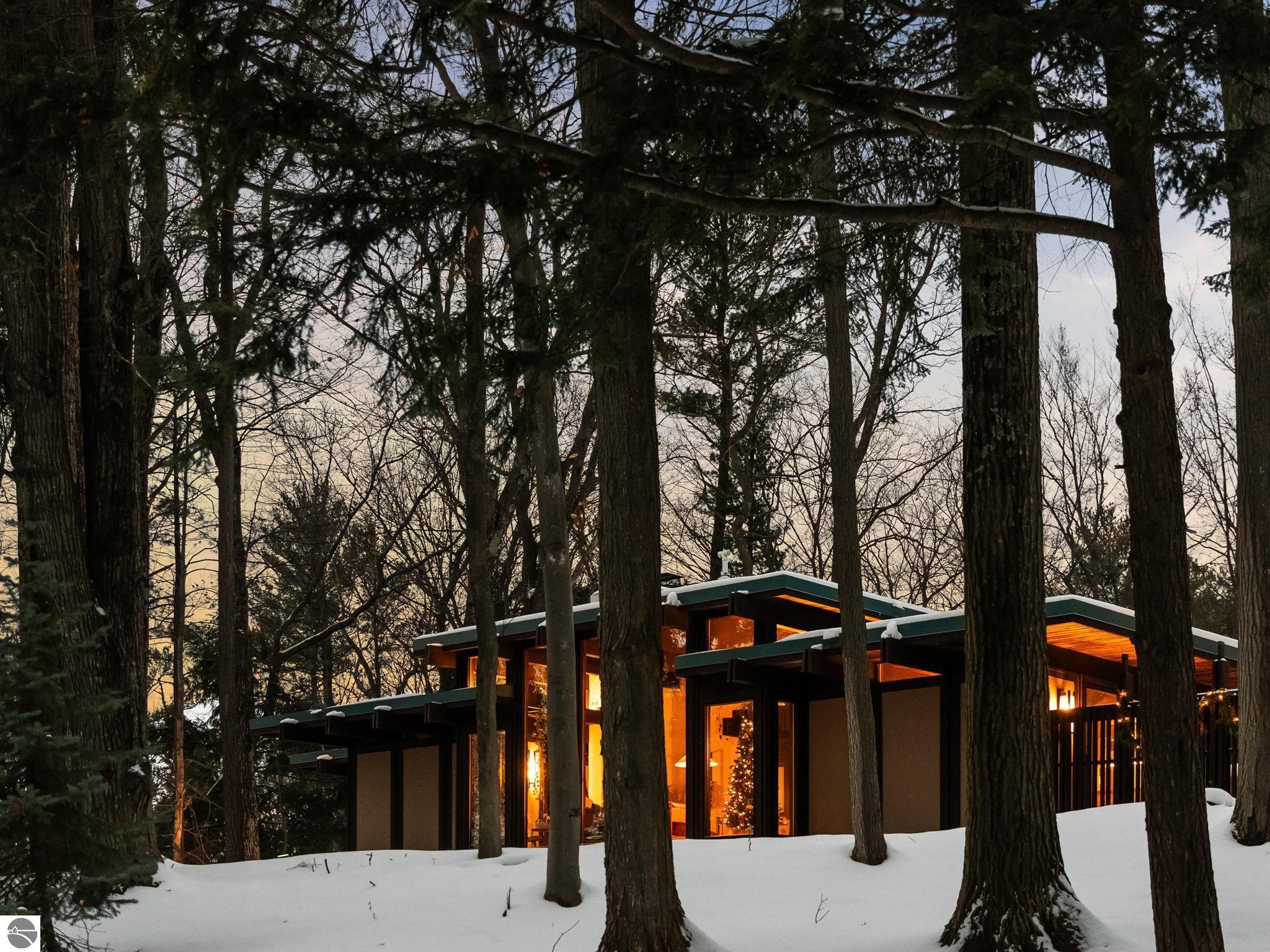 Traverse City, Michigan, 49686, United States, 3 Bedrooms Bedrooms, ,2 BathroomsBathrooms,Residential,Contingent,2007042