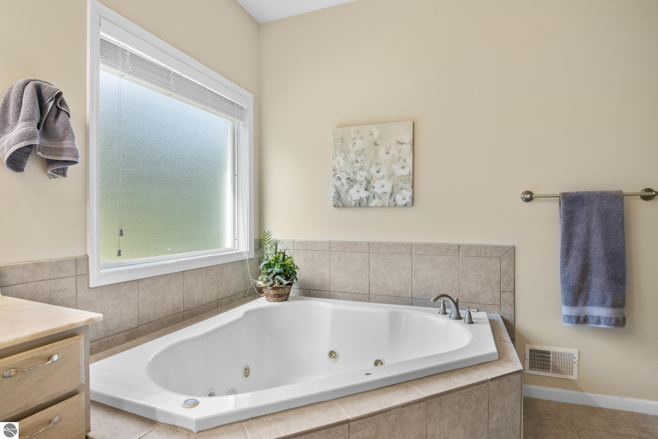 Williamsburg, Michigan, 49690, United States, 3 Bedrooms Bedrooms, ,3 BathroomsBathrooms,Residential,Active,1945241