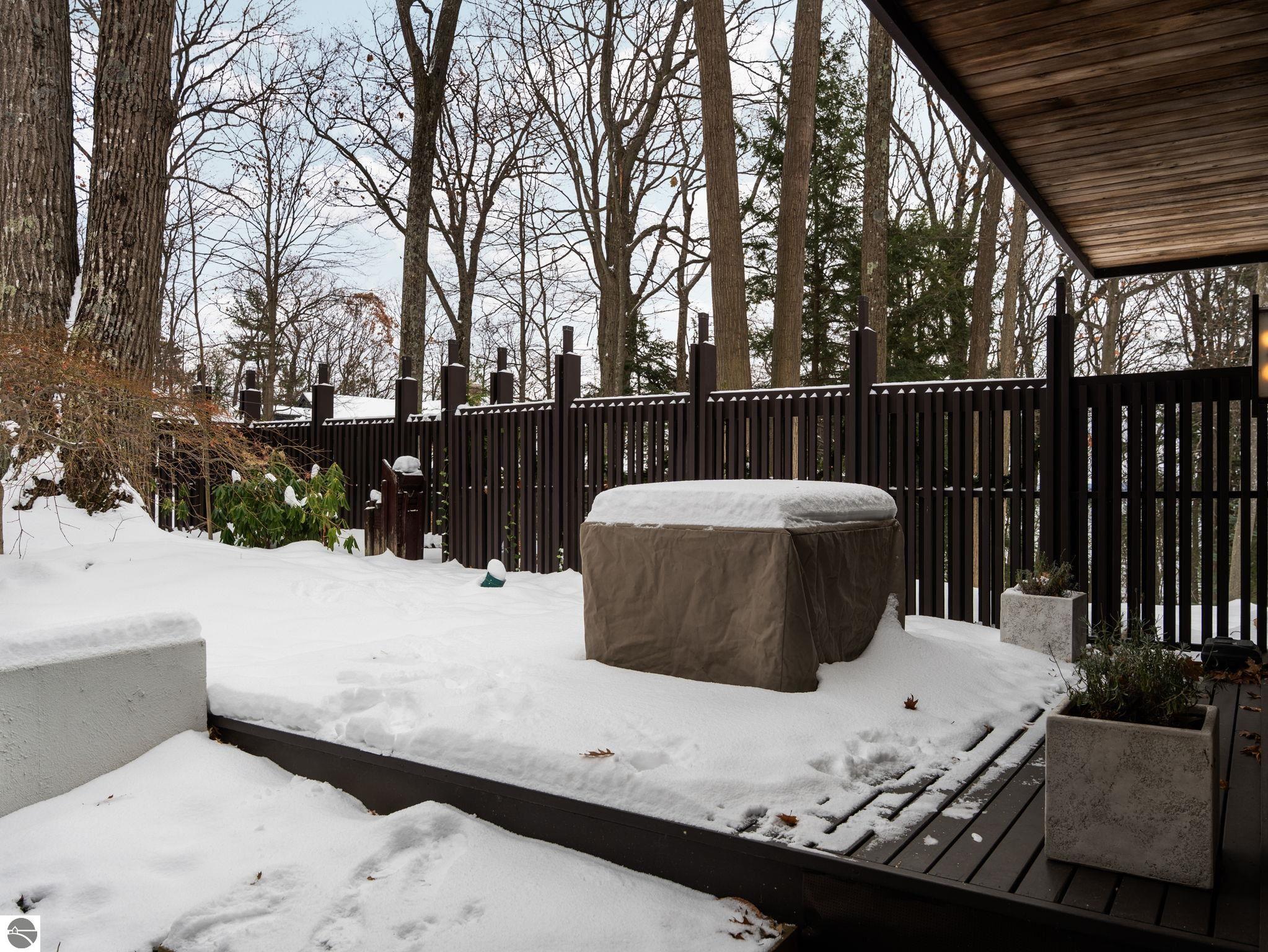 Traverse City, Michigan, 49686, United States, 3 Bedrooms Bedrooms, ,2 BathroomsBathrooms,Residential,Contingent,2007042