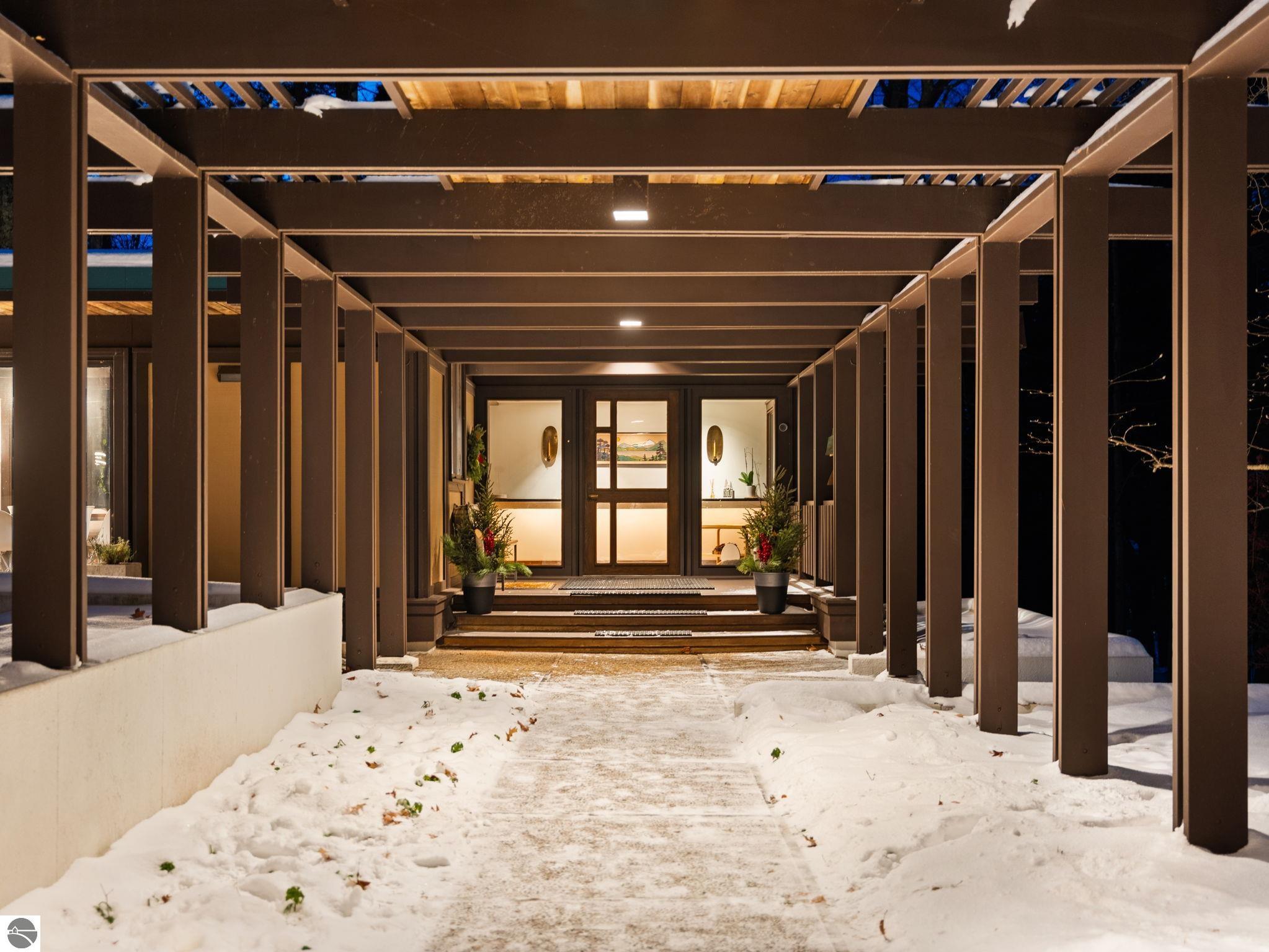 Traverse City, Michigan, 49686, United States, 3 Bedrooms Bedrooms, ,2 BathroomsBathrooms,Residential,Contingent,2007042