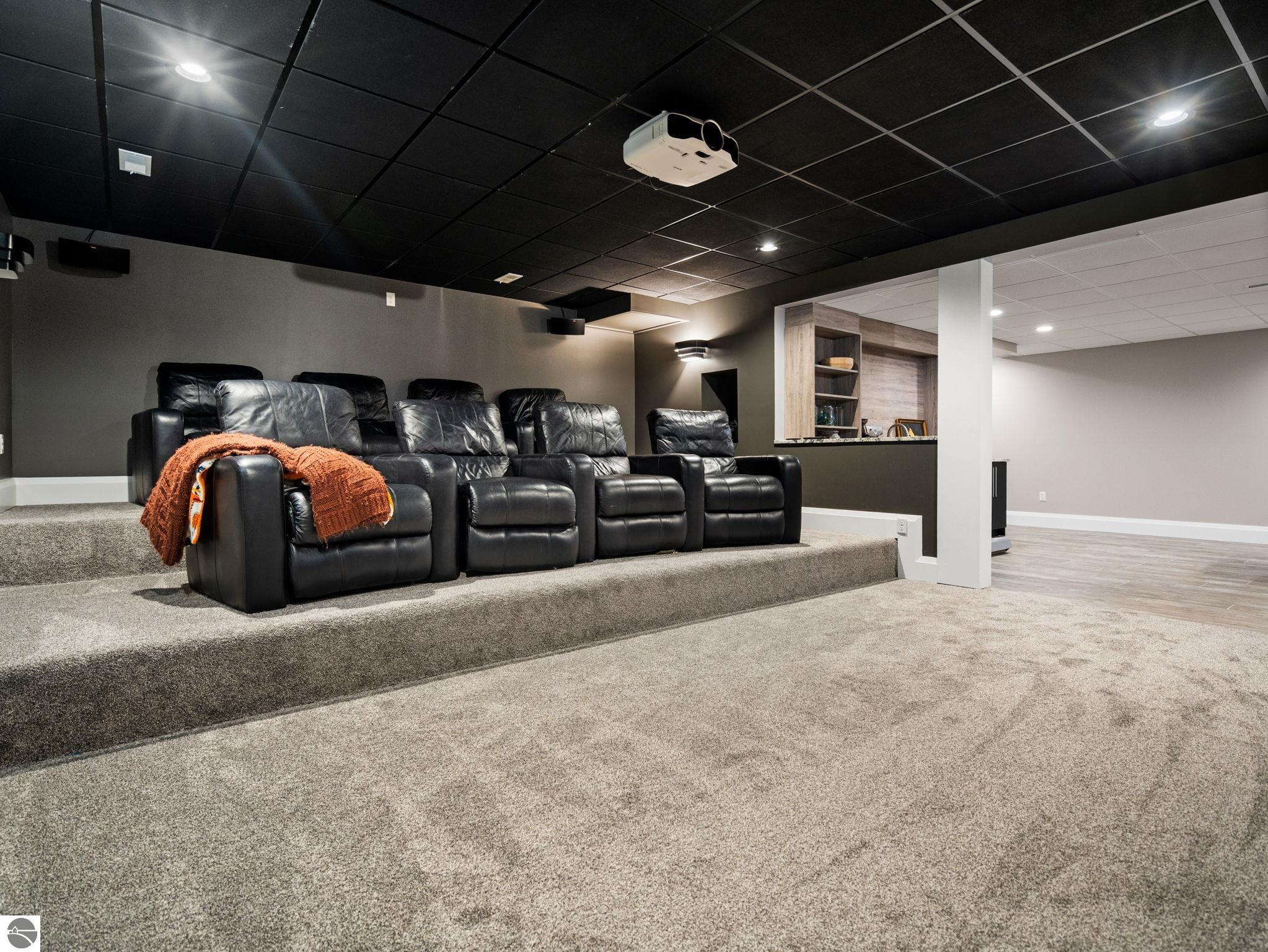 Traverse City, Michigan, 49684, United States, 8 Bedrooms Bedrooms, ,12 BathroomsBathrooms,Residential,Active,2044588