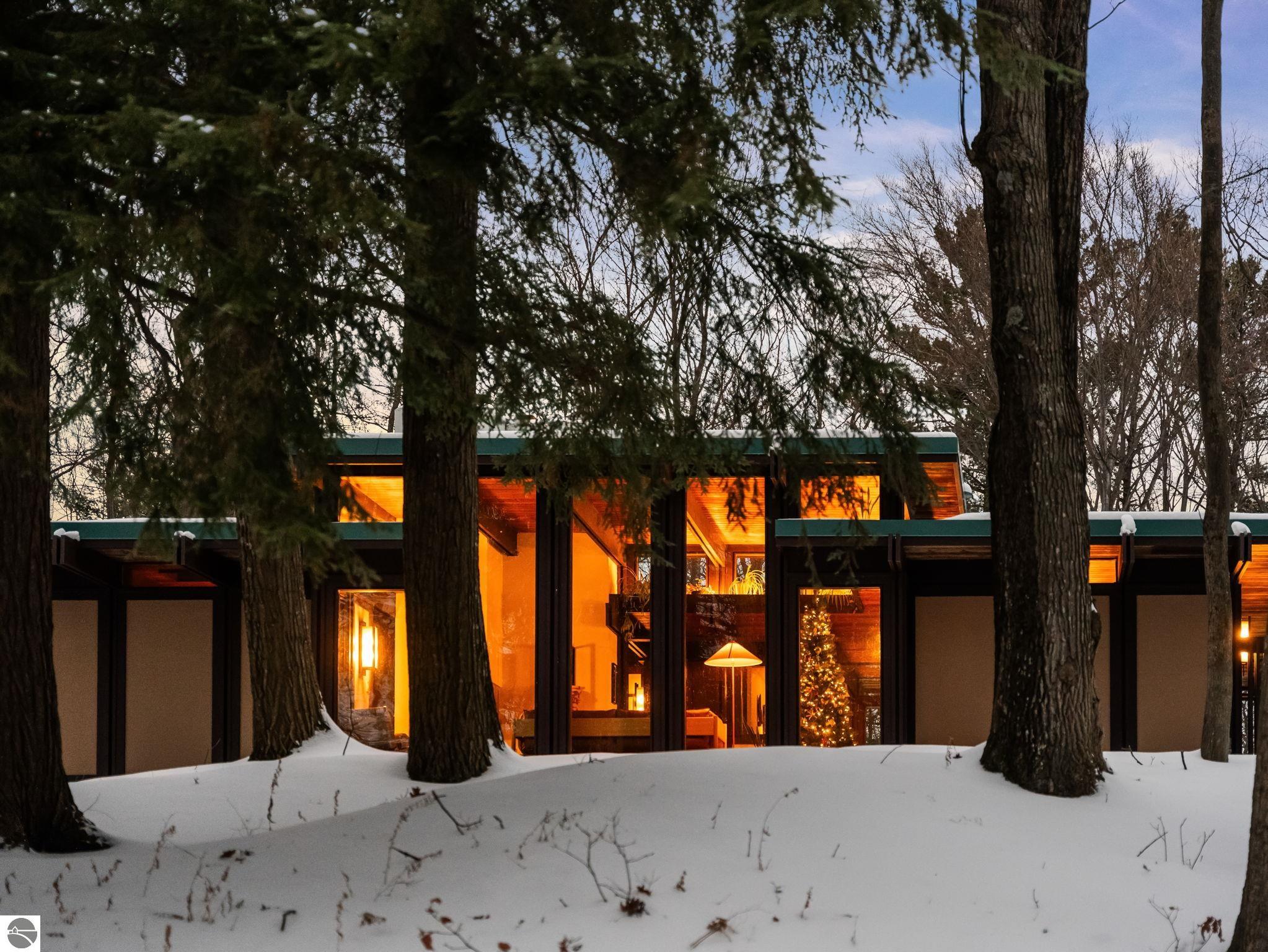 Traverse City, Michigan, 49686, United States, 3 Bedrooms Bedrooms, ,2 BathroomsBathrooms,Residential,Contingent,2007042