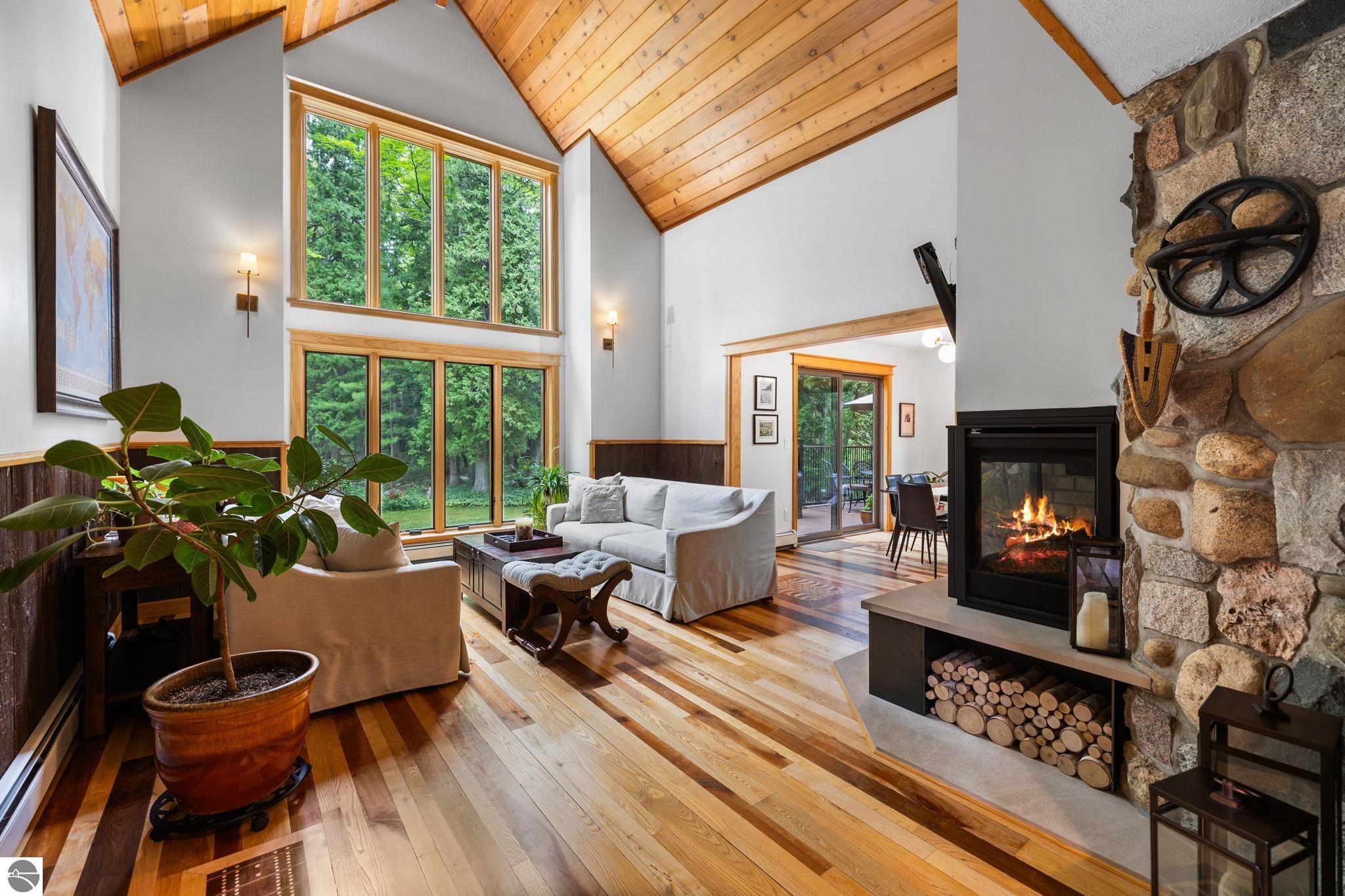 Traverse City, Michigan, 49684, United States, 4 Bedrooms Bedrooms, ,3 BathroomsBathrooms,Residential,Active,1909642