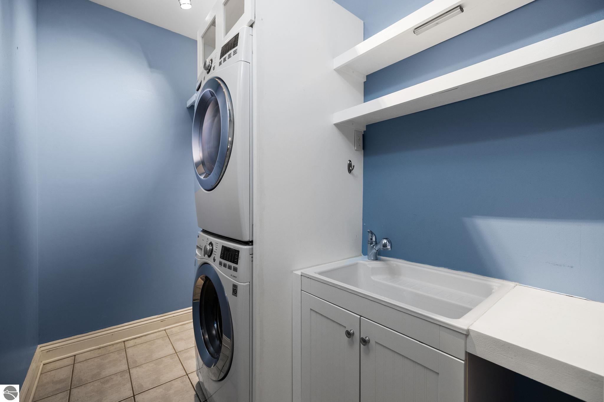 Traverse City, Michigan, 49686, United States, 4 Bedrooms Bedrooms, ,4 BathroomsBathrooms,Residential,Active,1990613