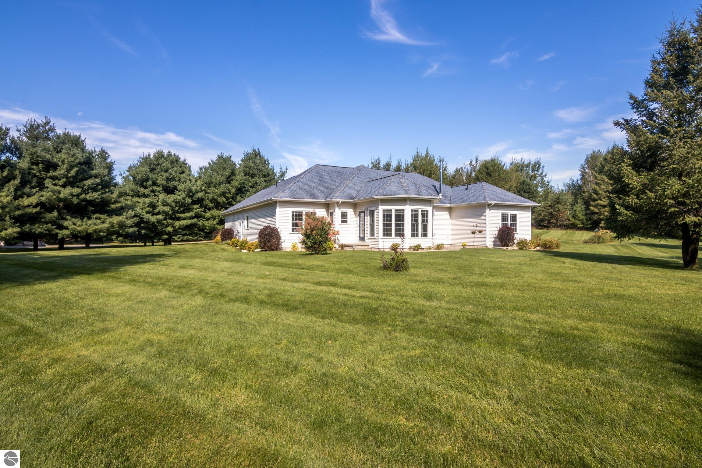 Williamsburg, Michigan, 49690, United States, 3 Bedrooms Bedrooms, ,3 BathroomsBathrooms,Residential,Active,1945241