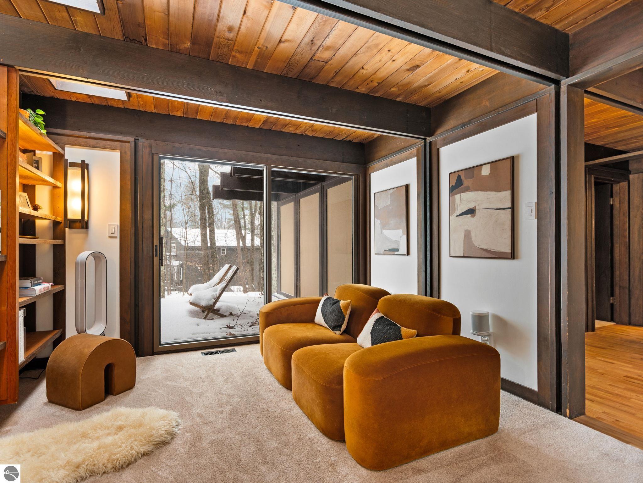 Traverse City, Michigan, 49686, United States, 3 Bedrooms Bedrooms, ,2 BathroomsBathrooms,Residential,Contingent,2007042