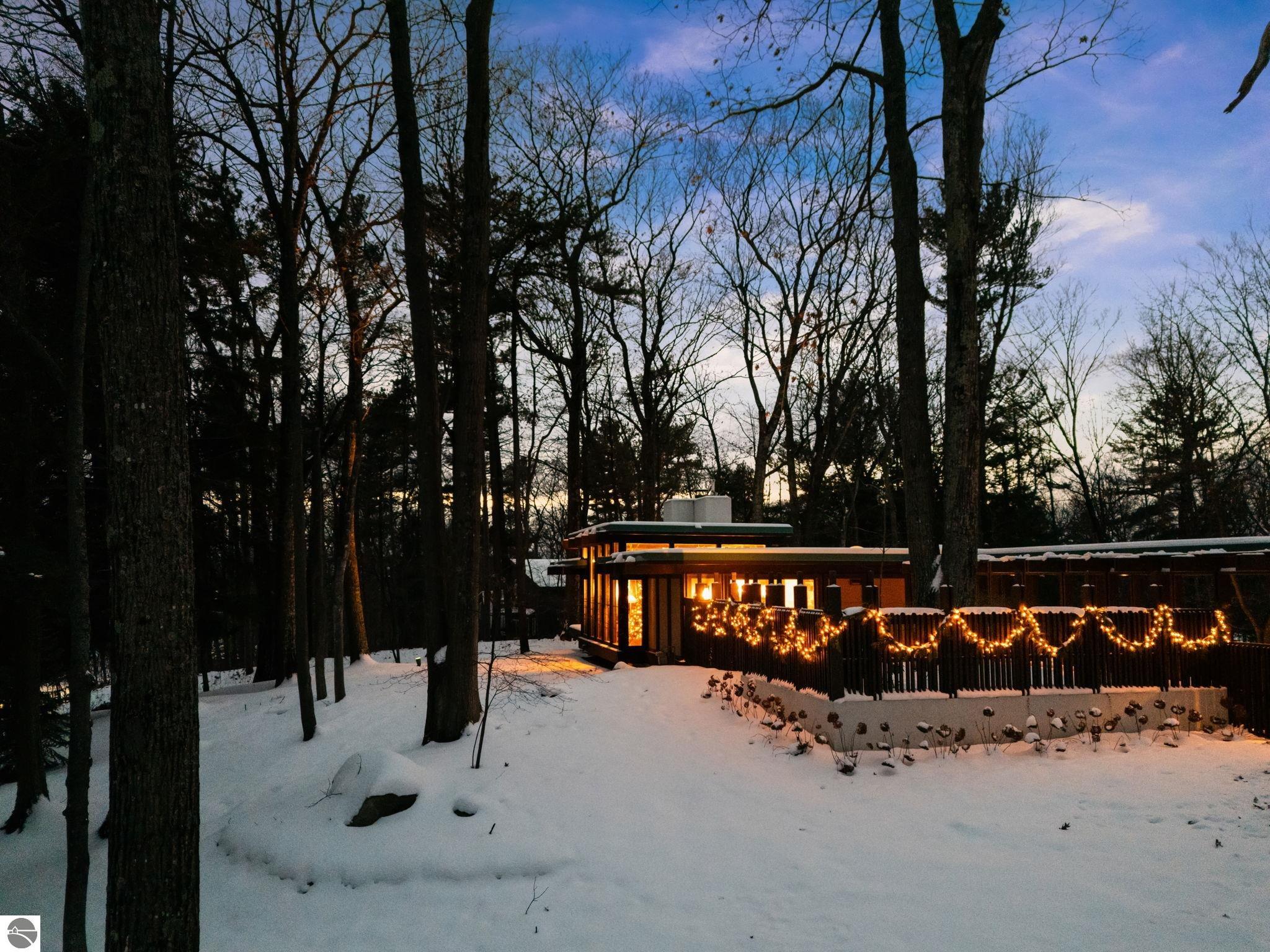 Traverse City, Michigan, 49686, United States, 3 Bedrooms Bedrooms, ,2 BathroomsBathrooms,Residential,Contingent,2007042