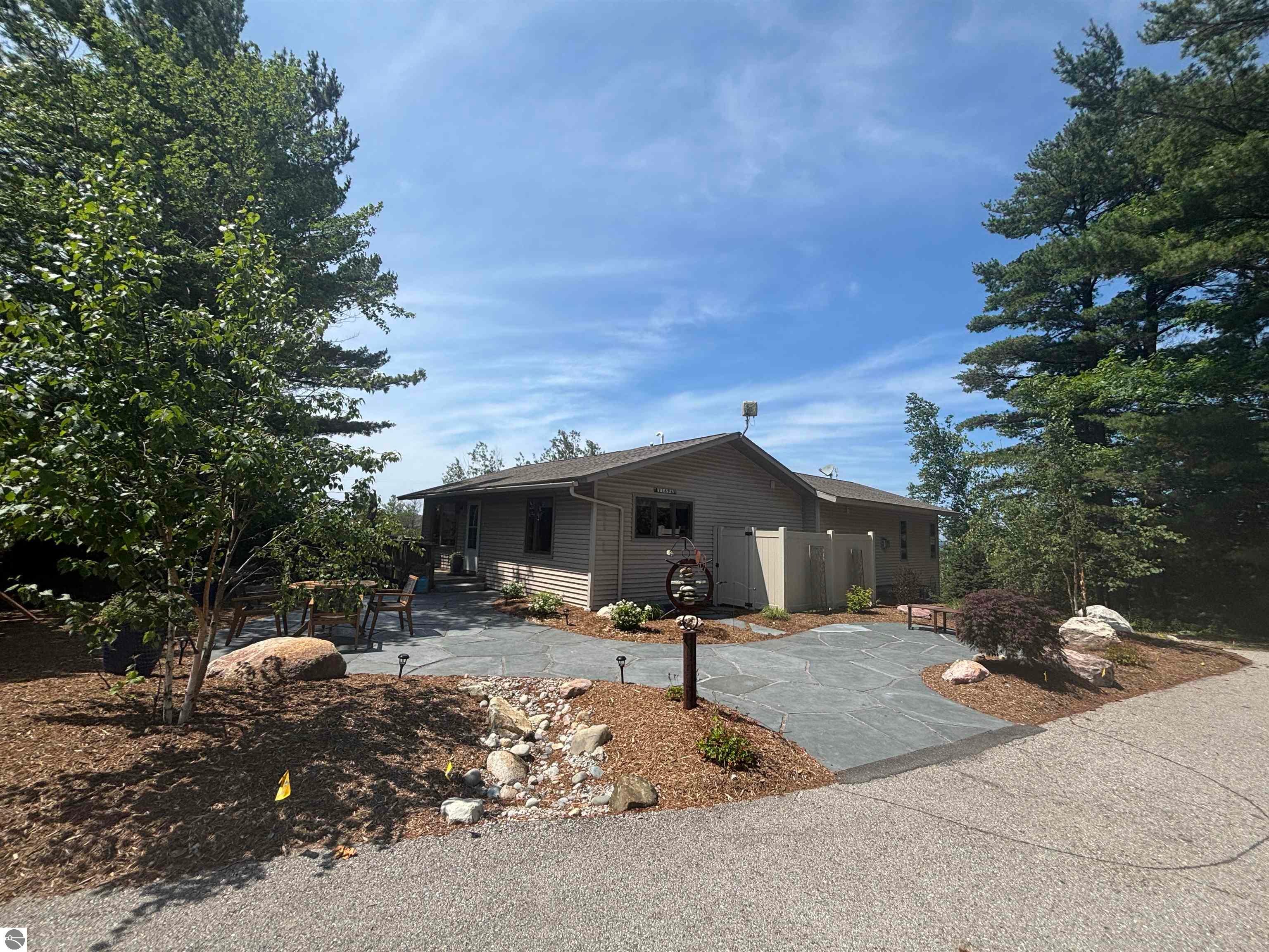 Williamsburg, Michigan, 49690, United States, ,4 BathroomsBathrooms,Residential,Active,1831821