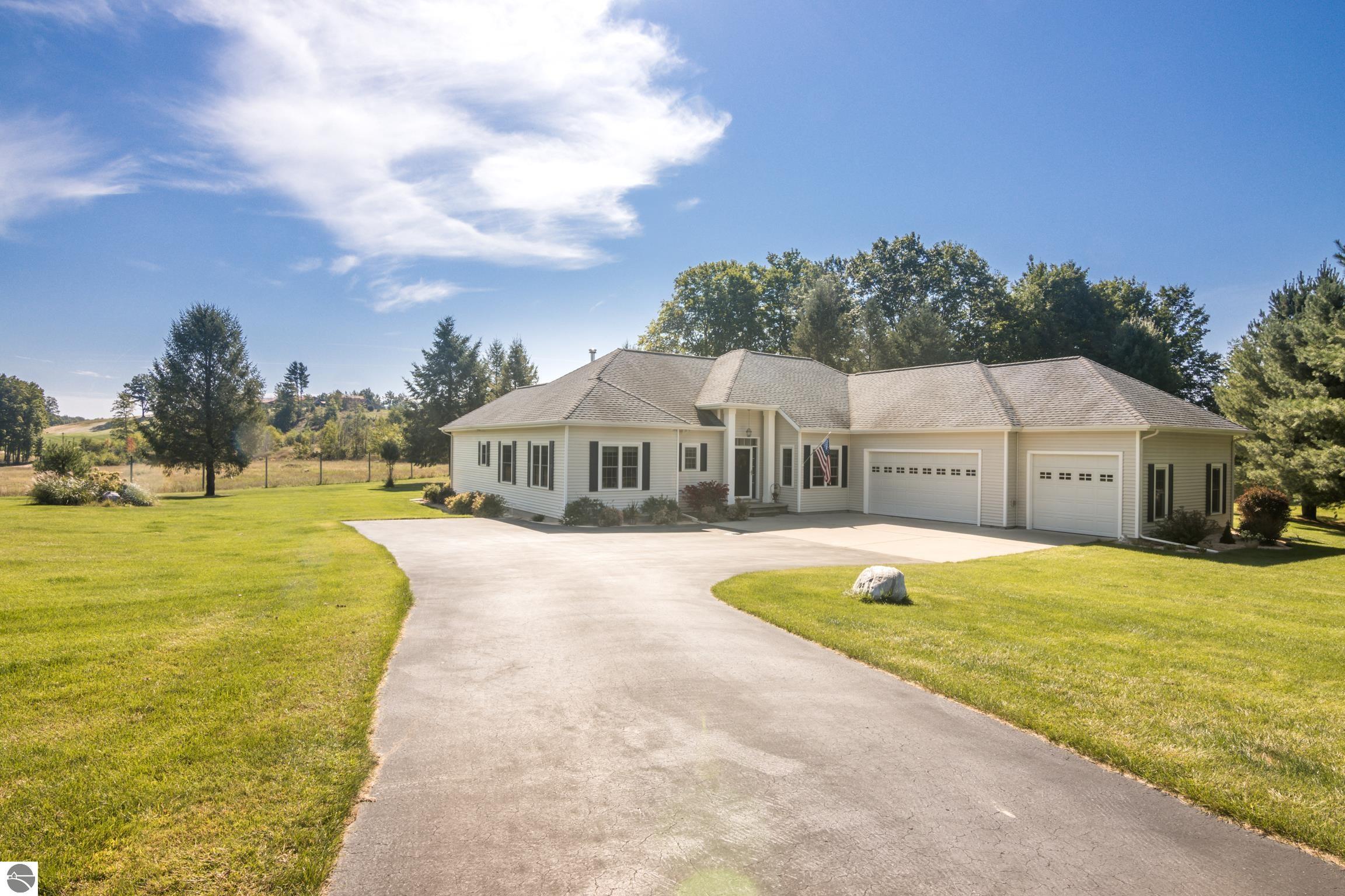 Williamsburg, Michigan, 49690, United States, 3 Bedrooms Bedrooms, ,3 BathroomsBathrooms,Residential,Active,1945241