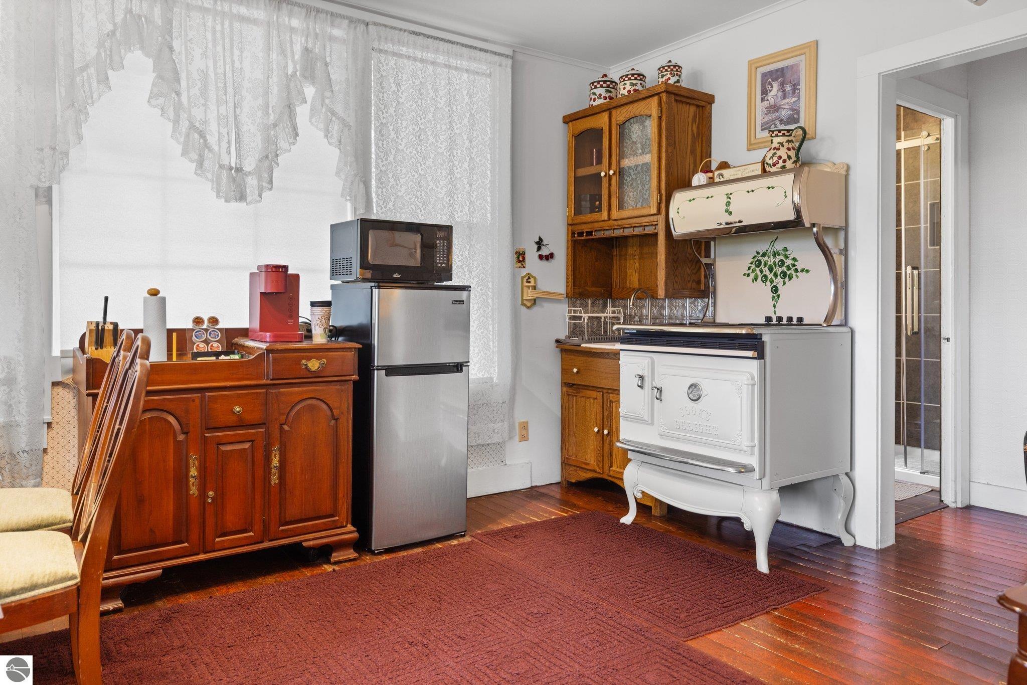 Traverse City, Michigan, 49686, United States, 11 Bedrooms Bedrooms, ,12 BathroomsBathrooms,Residential,Active,1871584