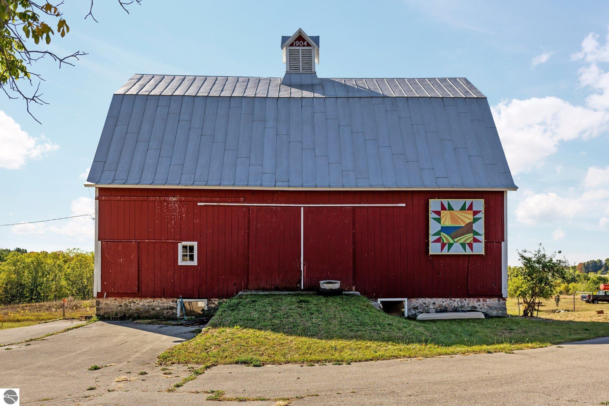 Traverse City, Michigan, 49686, United States, 4 Bedrooms Bedrooms, ,2 BathroomsBathrooms,Residential,Active,1934796