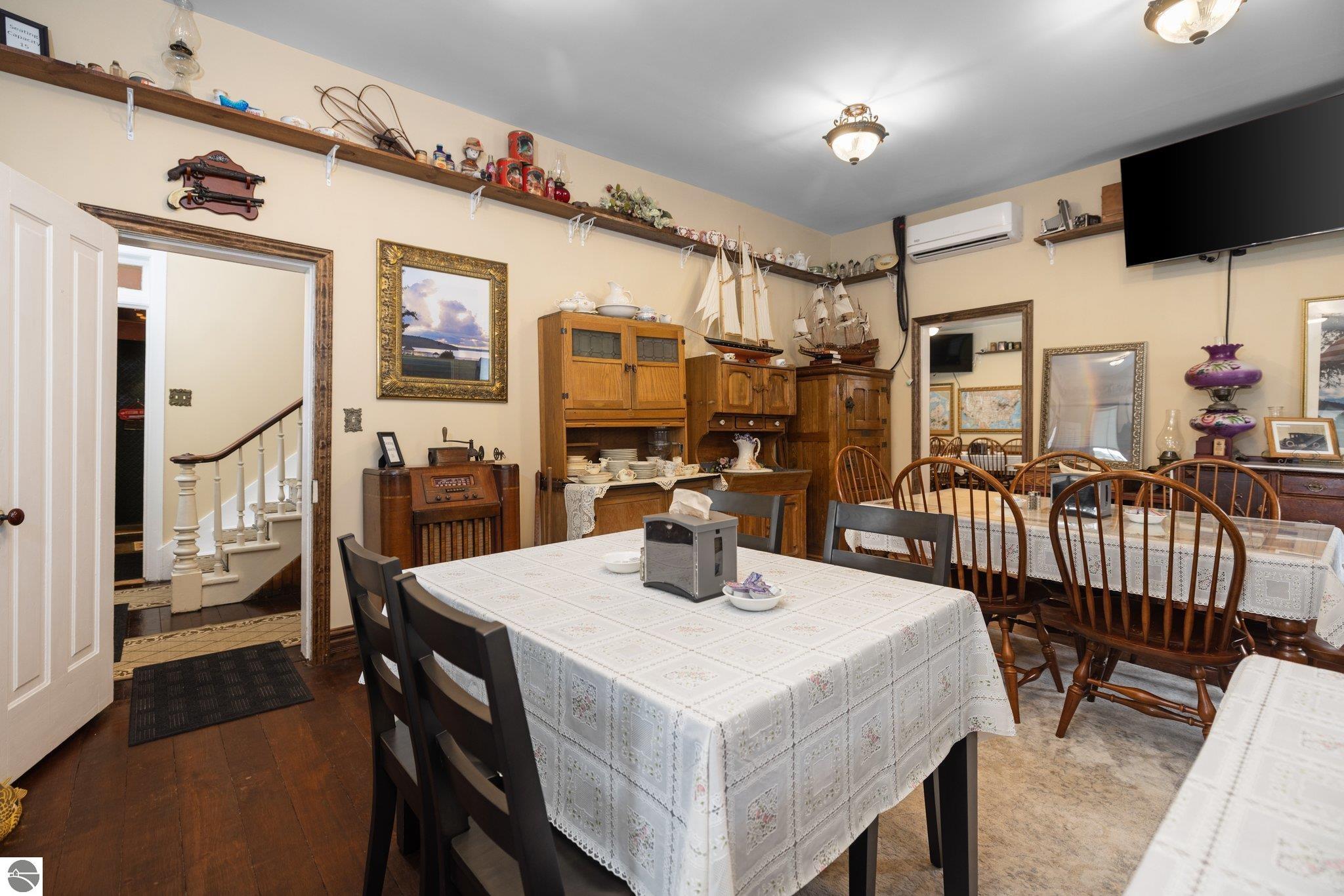 Traverse City, Michigan, 49686, United States, 11 Bedrooms Bedrooms, ,12 BathroomsBathrooms,Residential,Active,1871584