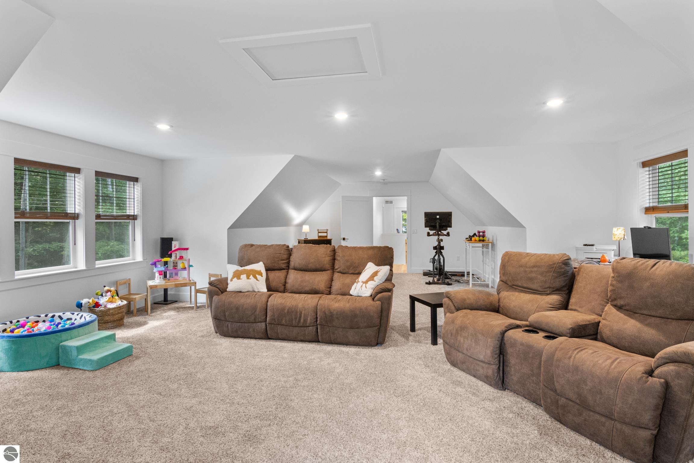 Williamsburg, Michigan, 49690, United States, 4 Bedrooms Bedrooms, ,5 BathroomsBathrooms,Residential,Active,1944035