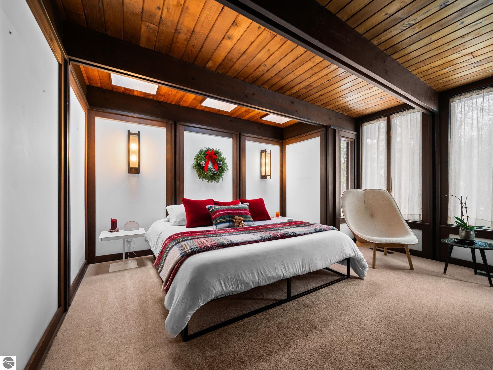 Traverse City, Michigan, 49686, United States, 3 Bedrooms Bedrooms, ,2 BathroomsBathrooms,Residential,Contingent,2007042