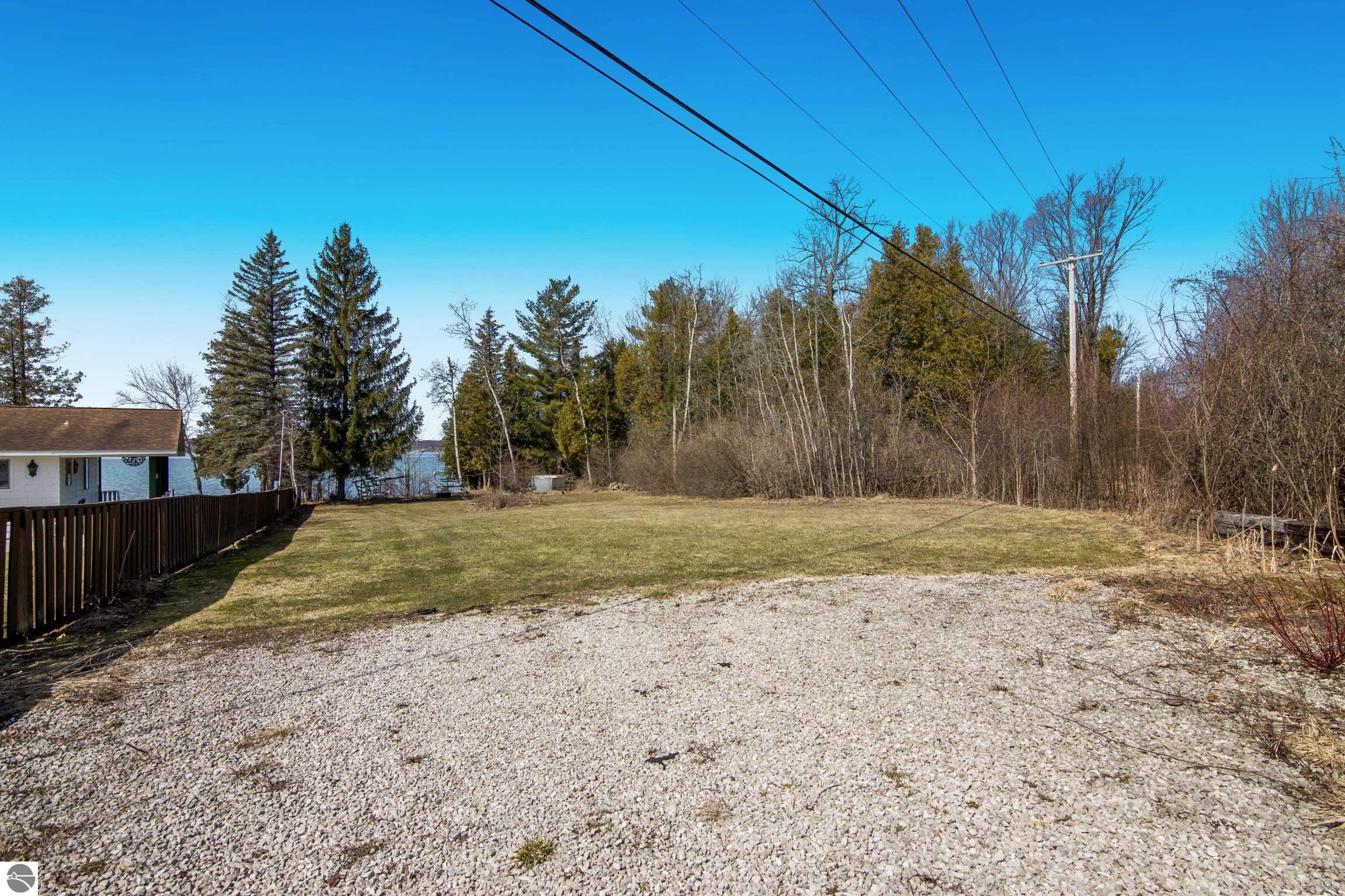 Alden, Michigan, 49612, United States, 3 Bedrooms Bedrooms, ,3 BathroomsBathrooms,Residential,Active,1761651