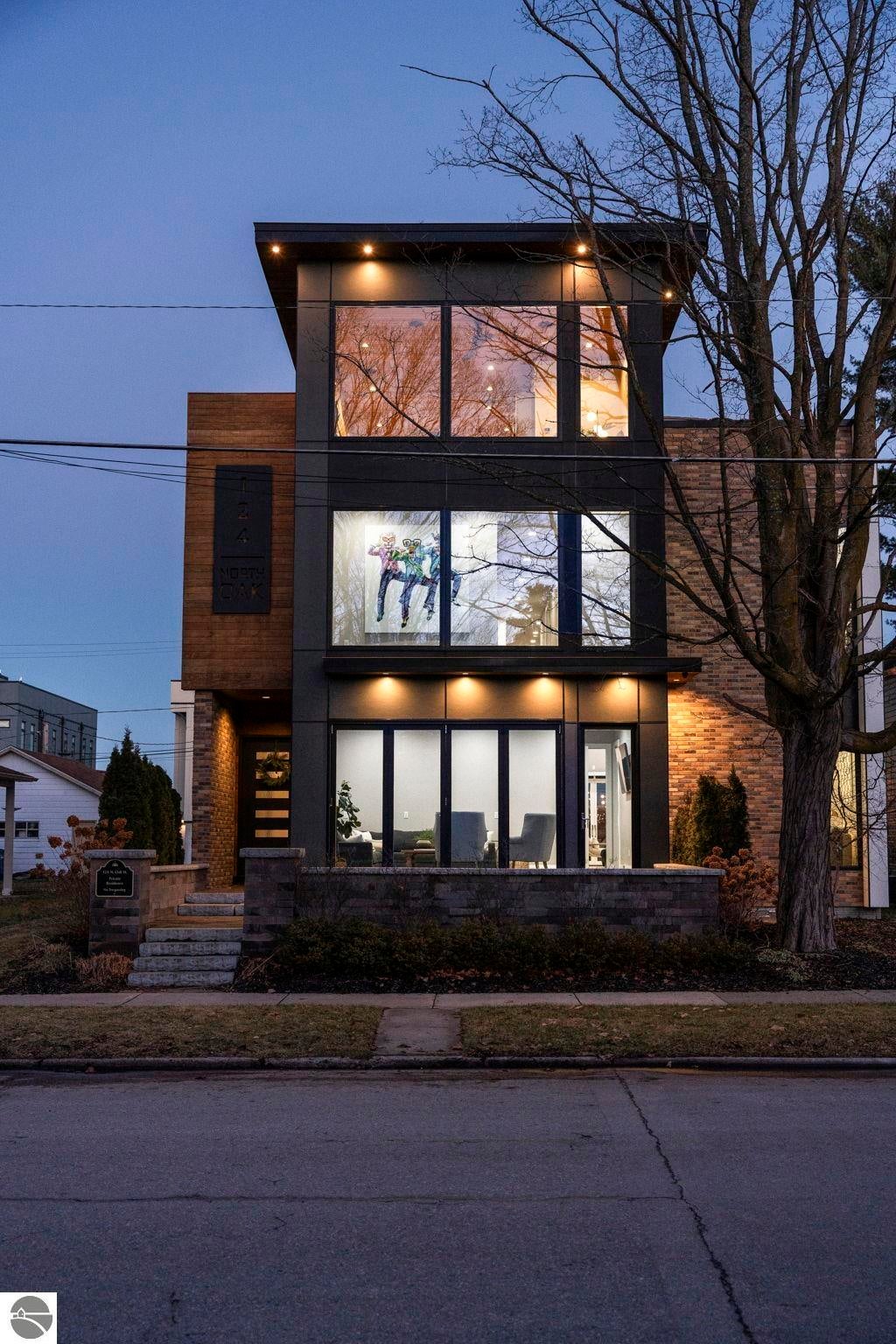 Traverse City, Michigan, 49684, United States, 8 Bedrooms Bedrooms, ,12 BathroomsBathrooms,Residential,Active,2044588