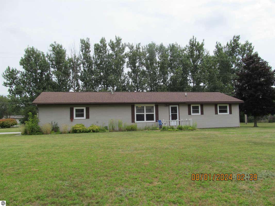 3873 TOWER HILL RD, HOUGHTON LAKE, MI 48629, photo 1 of 33