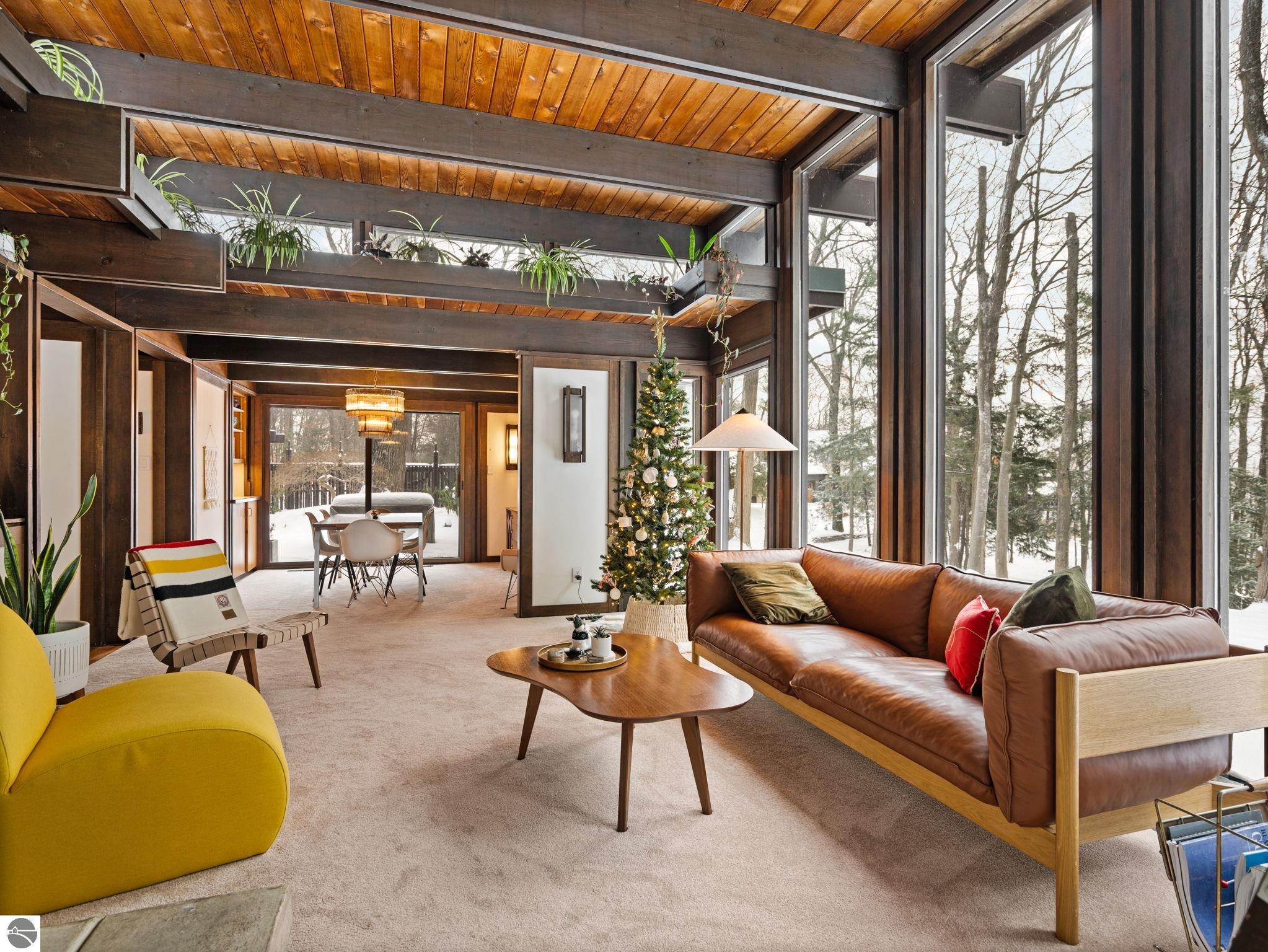 Traverse City, Michigan, 49686, United States, 3 Bedrooms Bedrooms, ,2 BathroomsBathrooms,Residential,Contingent,2007042