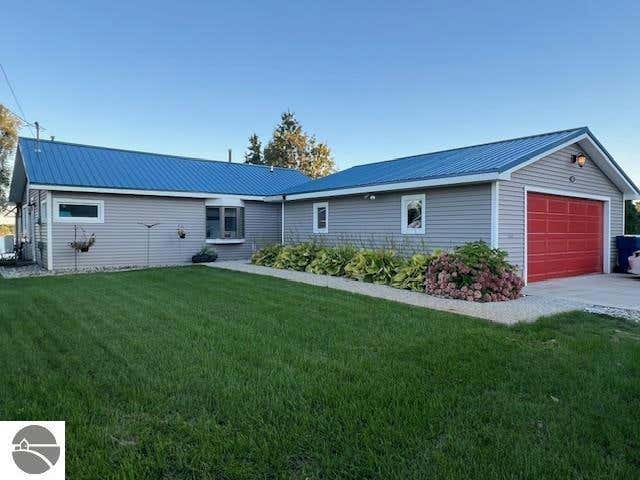 940 N WEST SILVER LAKE RD, TRAVERSE CITY, MI 49685, photo 1 of 30