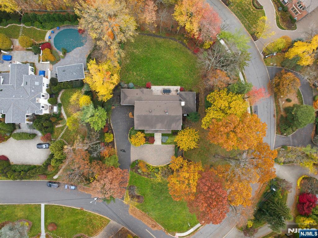 Tenafly, New Jersey, 07670, United States, 6 Bedrooms Bedrooms, ,4 BathroomsBathrooms,Residential,Pending,2007021