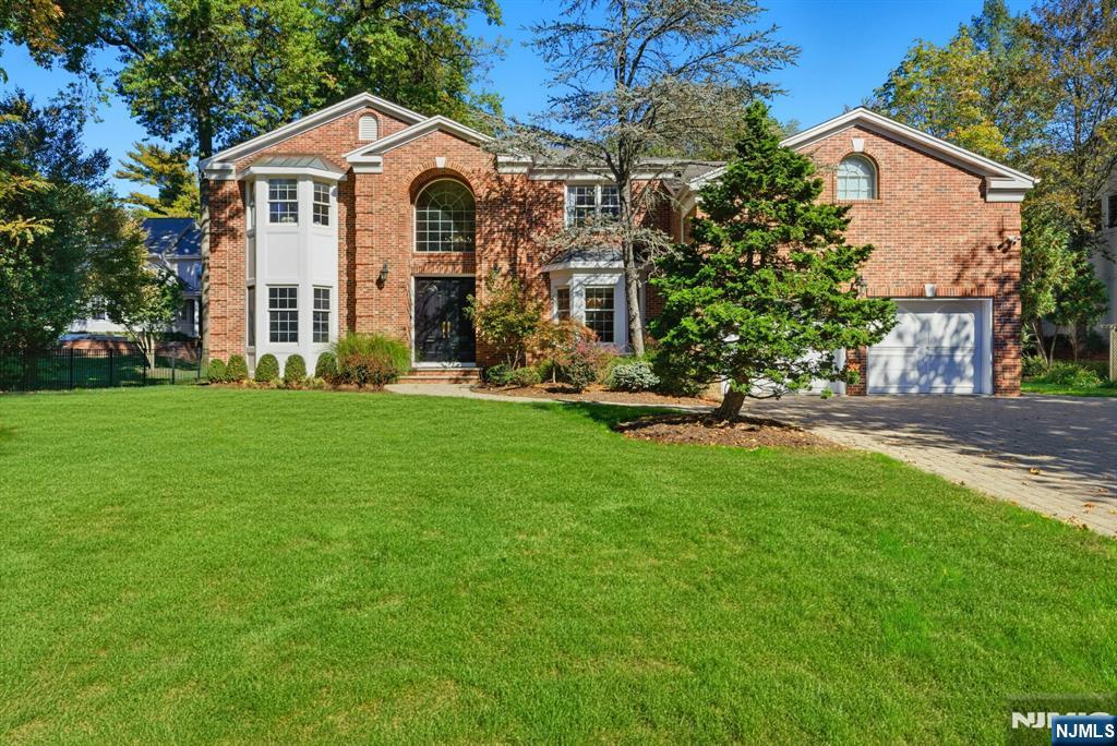 Tenafly, New Jersey, 07670, United States, 5 Bedrooms Bedrooms, ,5 BathroomsBathrooms,Residential,Active,1968424