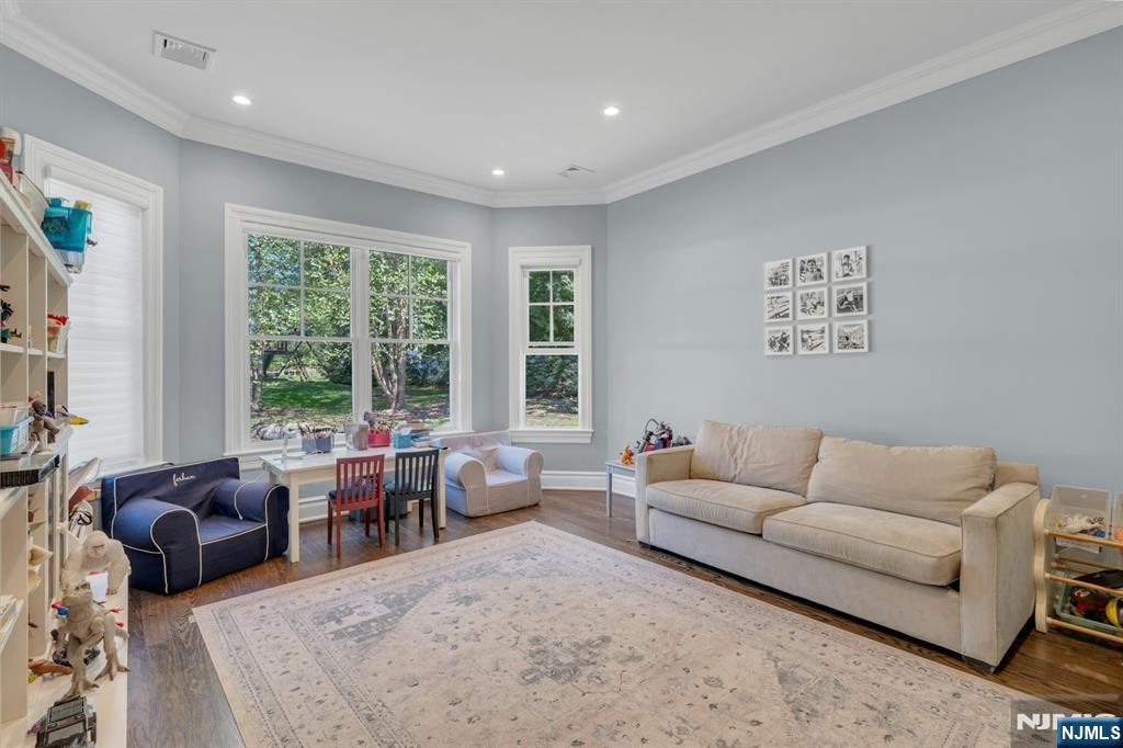 Upper Saddle River, New Jersey, 07458, United States, 5 Bedrooms Bedrooms, ,7 BathroomsBathrooms,Residential,Active,1945224