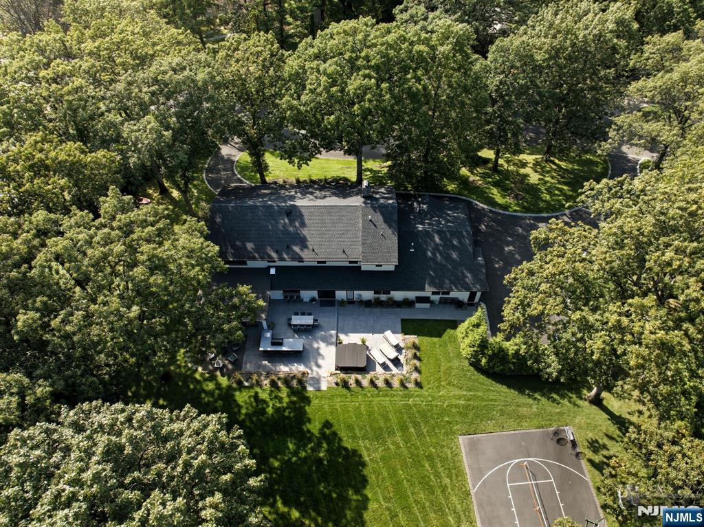 Tenafly, New Jersey, 07670, United States, 5 Bedrooms Bedrooms, ,7 BathroomsBathrooms,Residential,Active,1963399