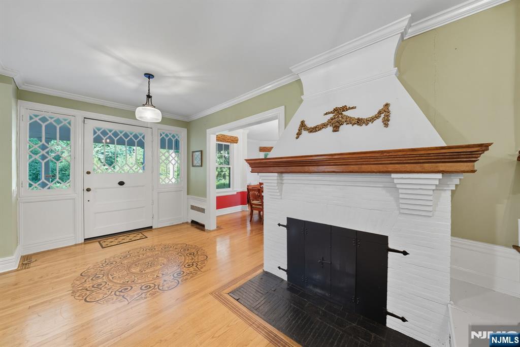 Tenafly, New Jersey, 07670, United States, 6 Bedrooms Bedrooms, ,4 BathroomsBathrooms,Residential,Active,1945075