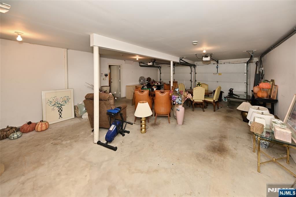 Englewood Cliffs, New Jersey, 07632, United States, 5 Bedrooms Bedrooms, ,4 BathroomsBathrooms,Residential,Active,1929465