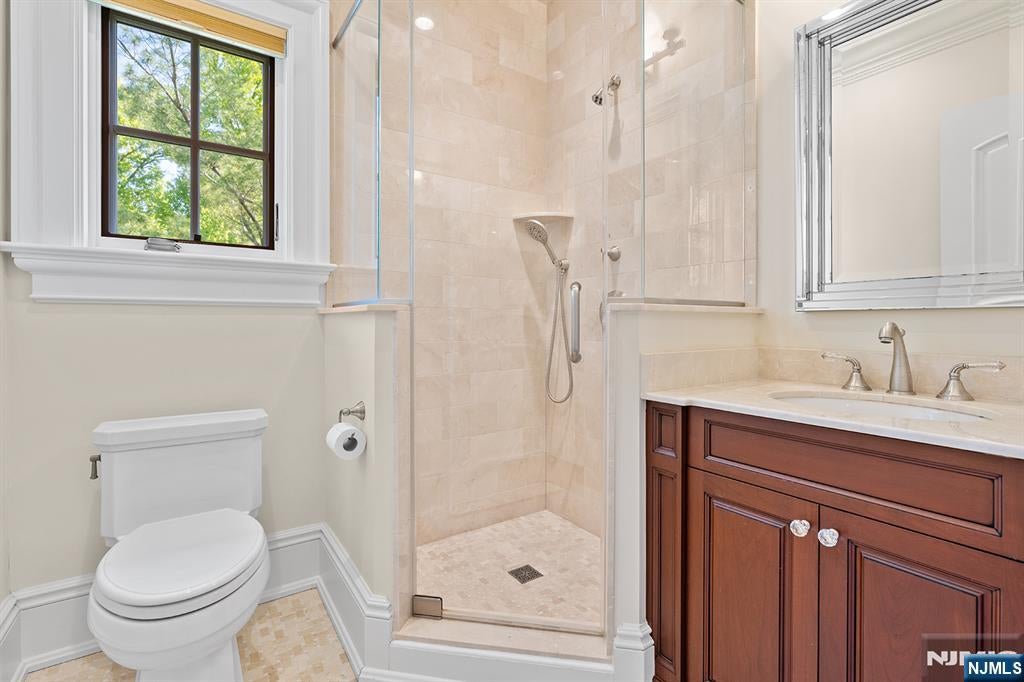 Upper Saddle River, New Jersey, 07458, United States, 6 Bedrooms Bedrooms, ,7 BathroomsBathrooms,Residential,Active,2045761