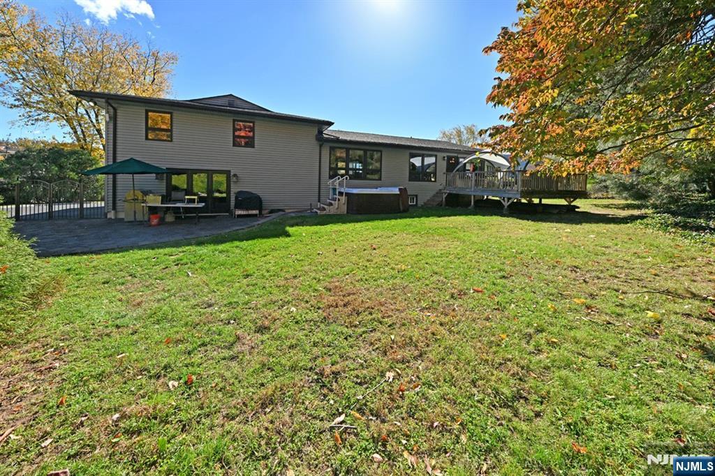 Paramus, New Jersey, 07652, United States, 4 Bedrooms Bedrooms, ,6 BathroomsBathrooms,Residential,Active,1990037