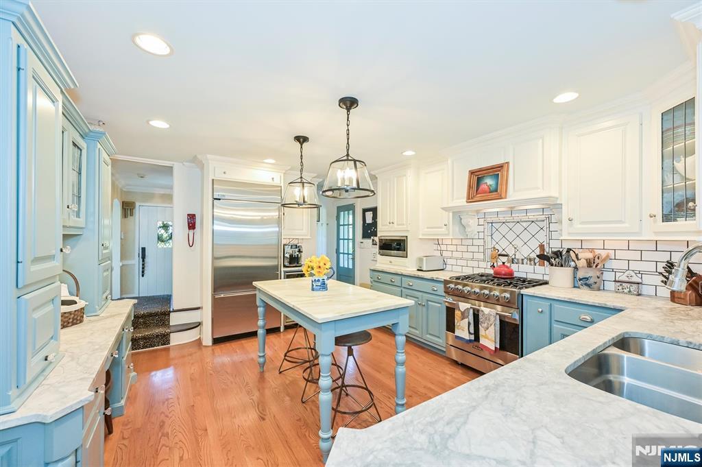 Glen Rock, New Jersey, 07452, United States, 5 Bedrooms Bedrooms, ,6 BathroomsBathrooms,Residential,Active,2042645