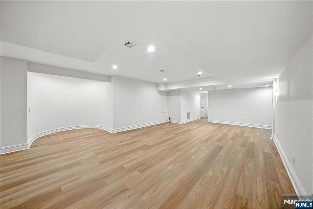 Tenafly, New Jersey, 07670, United States, 6 Bedrooms Bedrooms, ,7 BathroomsBathrooms,Residential,Active,1927680