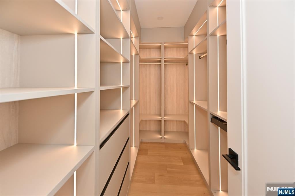 River Edge, New Jersey, 07661, United States, 5 Bedrooms Bedrooms, ,6 BathroomsBathrooms,Residential,Active,2014946