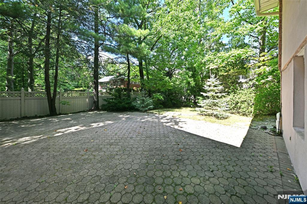 Englewood Cliffs, New Jersey, 07632, United States, 5 Bedrooms Bedrooms, ,4 BathroomsBathrooms,Residential,Active,1929465