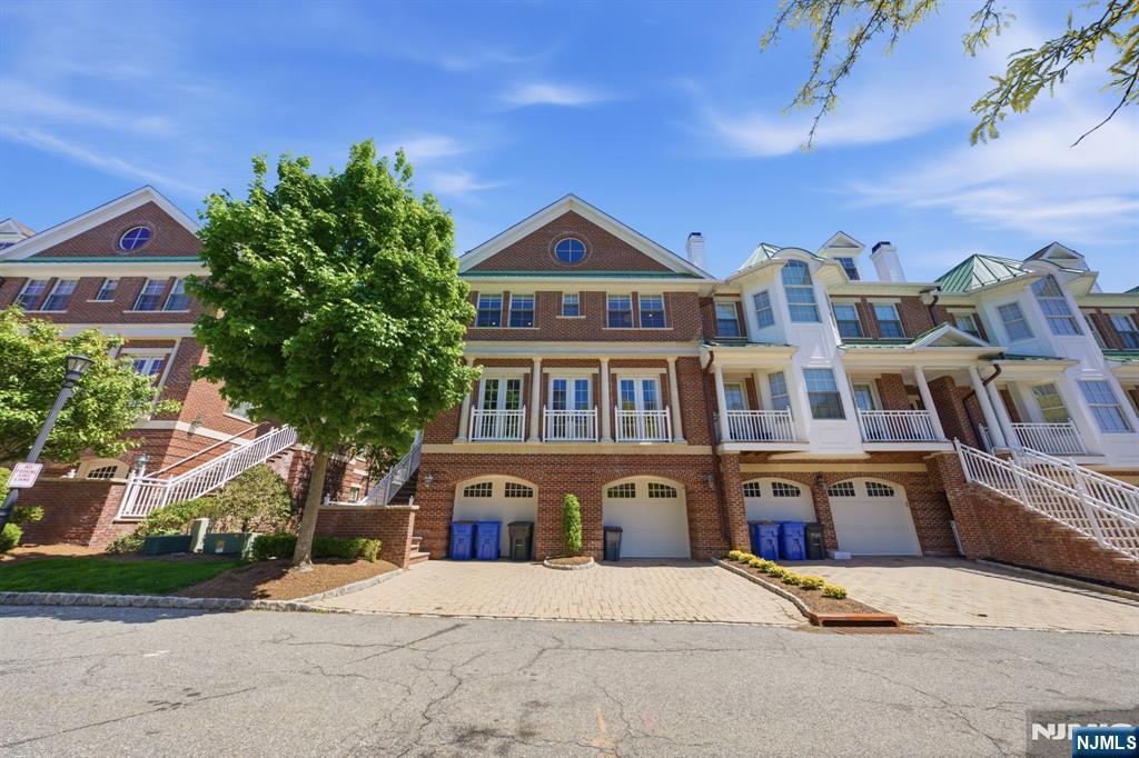 Tenafly, New Jersey, 07670, United States, 4 Bedrooms Bedrooms, ,5 BathroomsBathrooms,Residential,Active,2045606