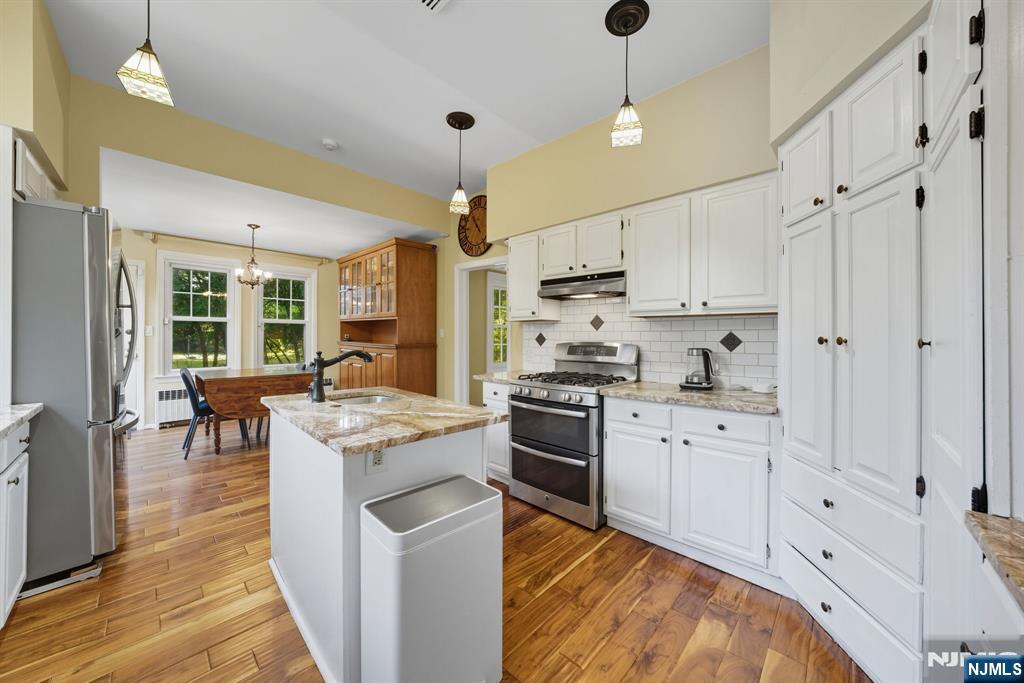 Tenafly, New Jersey, 07670, United States, 6 Bedrooms Bedrooms, ,4 BathroomsBathrooms,Residential,Active,1945075