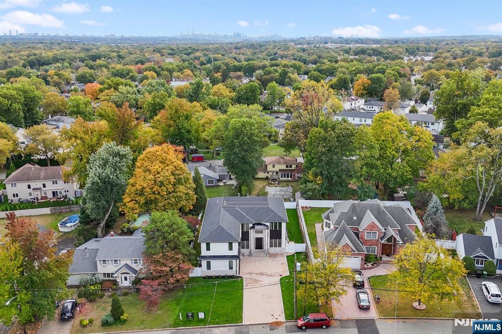 Paramus, New Jersey, 07652, United States, 6 Bedrooms Bedrooms, ,7 BathroomsBathrooms,Residential,Active,1968119