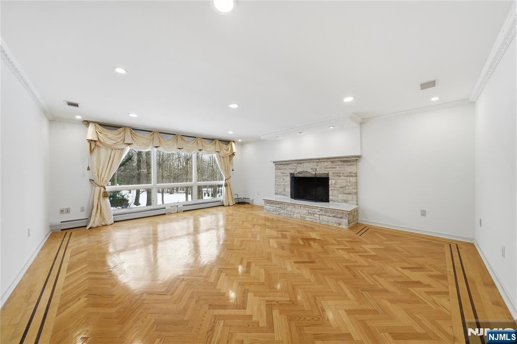 Cresskill, New Jersey, 07626, United States, 5 Bedrooms Bedrooms, ,5 BathroomsBathrooms,Residential,Active,2007619