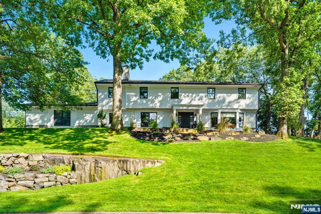 Tenafly, New Jersey, 07670, United States, 5 Bedrooms Bedrooms, ,7 BathroomsBathrooms,Residential,Active,1963399