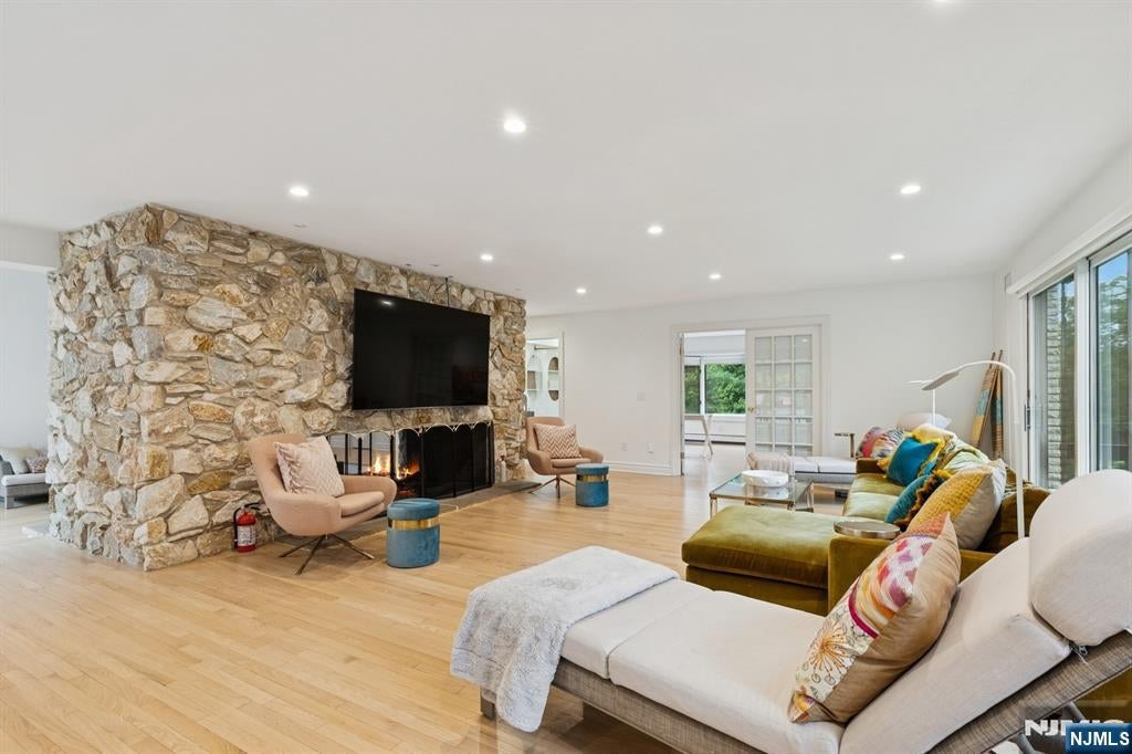Cresskill, New Jersey, 07626, United States, 8 Bedrooms Bedrooms, ,5 BathroomsBathrooms,Residential,Active,1831840